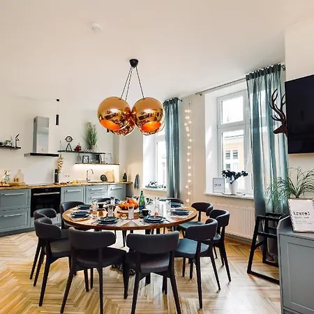 Elvis Apartment/11 Beds/6 Bedrooms/riga Old Town *