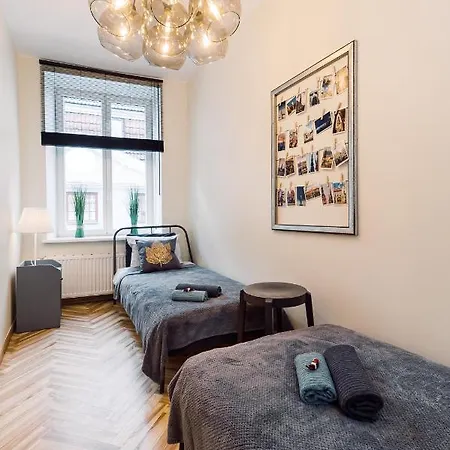 Elvis Apartment/11 Beds/6 Bedrooms/riga Old Town