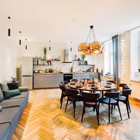 Apartment Elvis Apartment/11 Beds/6 Bedrooms/riga Old Town Riga