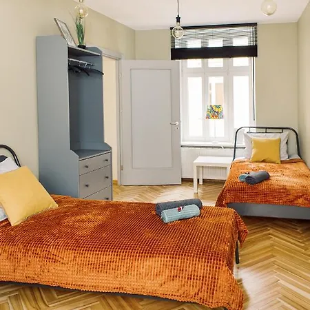 Elvis Apartment/11 Beds/6 Bedrooms/riga Old Town Apartment